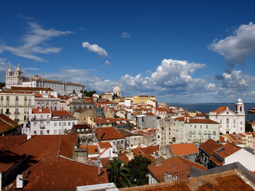 Old town of Lisbon on board of a tuk tuk- 1hour - Praça da Figueira starts the old-town circuit