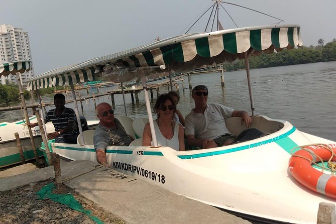 One hour Backwater Tour and tuk tuk tour in kochi with pickup - Spices, shopping, and the Cochin market