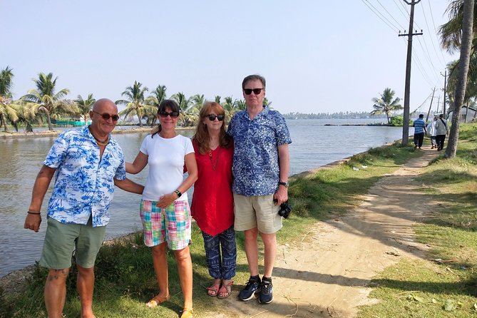 One hour Backwater Tour and tuk tuk tour in kochi with pickup - The one-hour Kerala backwater cruise