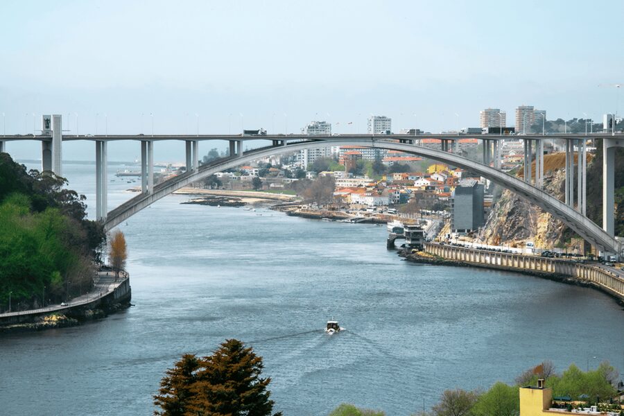 Oporto Tuk Tuk Tour: Among bridges and mysteries - 1.30h - Who should choose this bridge tour?