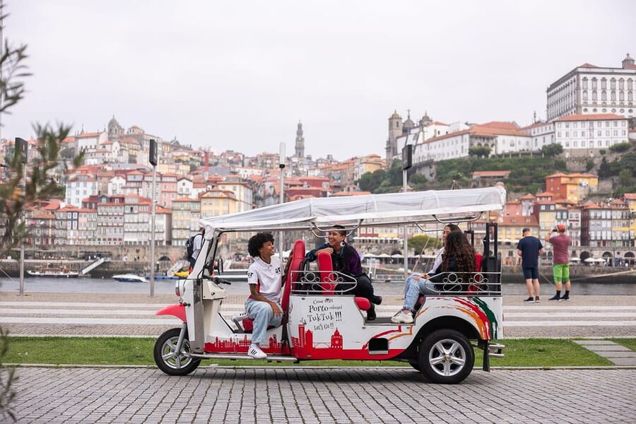 Oporto Tuk-Tuk Tour: Fast, Fun & Flexible – 1H to Full Day! - Crossing to Gaia and the Serra do Pilar view