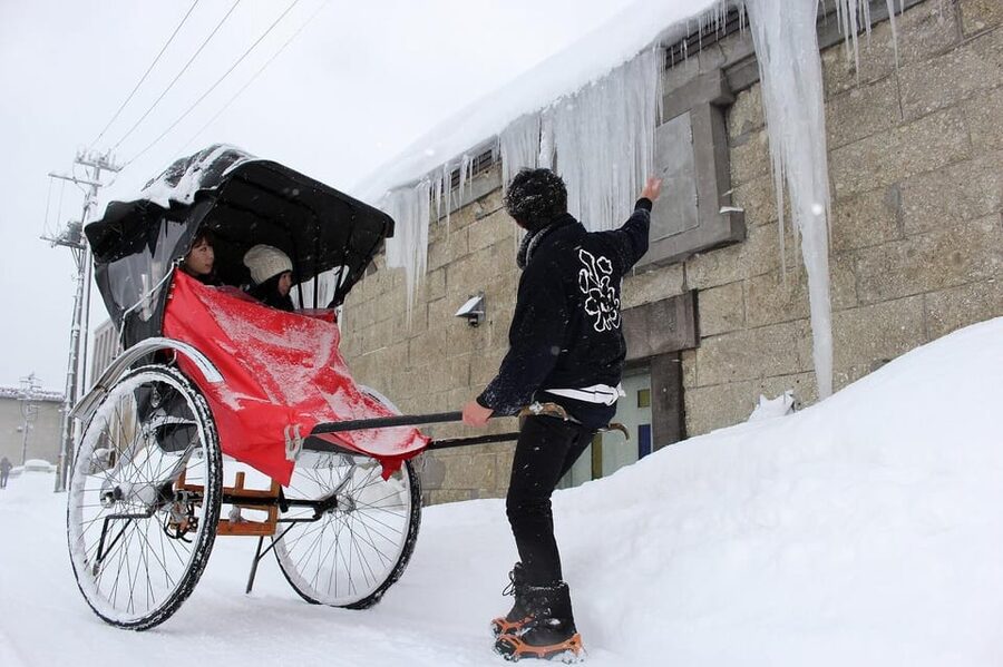 Otaru: Private Otaru Sightseeing Tour by Rickshaw - What the guide adds to the ride