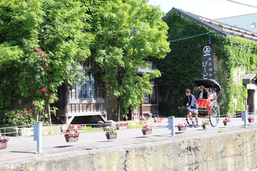 Otaru: Private Otaru Sightseeing Tour by Rickshaw - Starting at the station or canal bridges