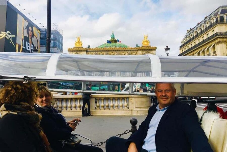Paris: Most Iconic Monuments Guided Tour by Tuk Tuk - Moulin Rouge and the artistic side of Montmartre