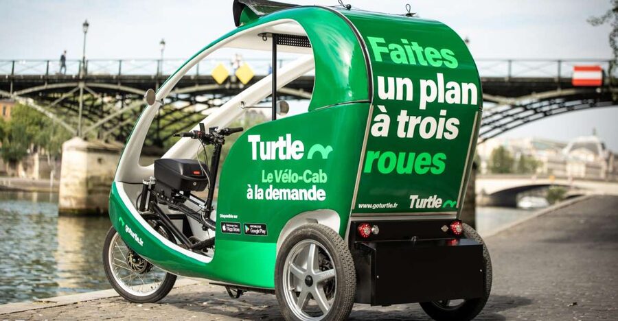 Paris : Private guided tour in Rickshaw bike - Napoléon - From the Champs-Élysées to Pont Alexandre III