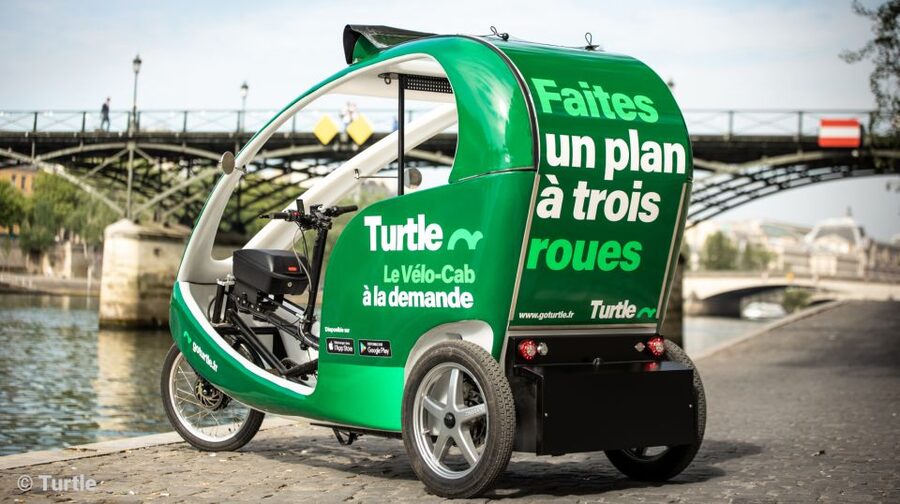 Paris : Private guided tour in Rickshaw bike - Napoléon - Hôtel de Ville and the Louvre sequence