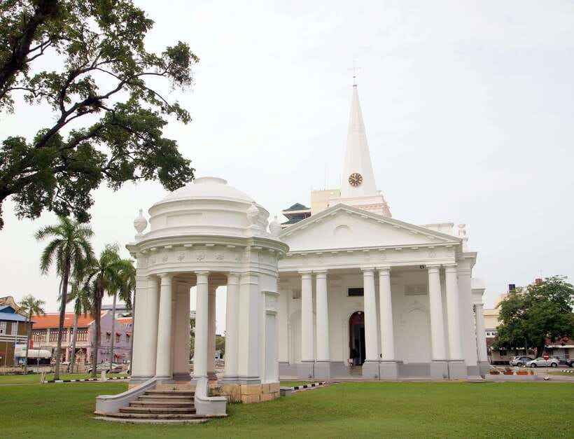 Penang: Trishaw Ride and Hawker Center Food Tour - Kapitan Keling Mosque and George Town’s religious mix