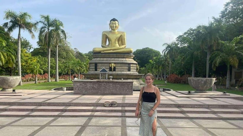 Personal Guided Colombo City Tour by Tuk Tuk - All Inclusive - Pettah Market: Colombo’s loudest introduction