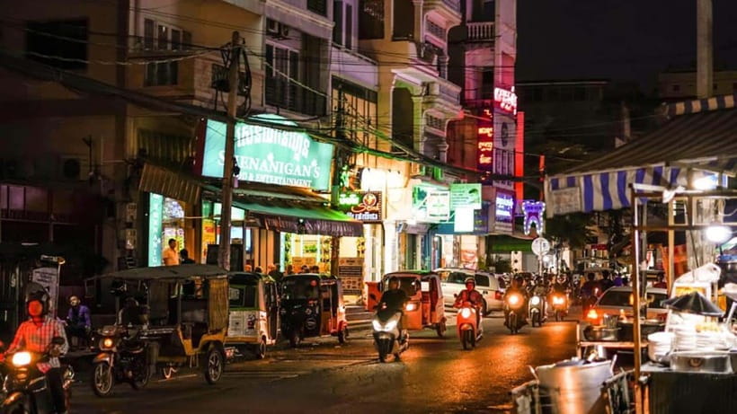 Phnom Penh: 9 Exciting Spots Evening Tuk-Tuk Tour - Why Phnom Penh works so well after dark