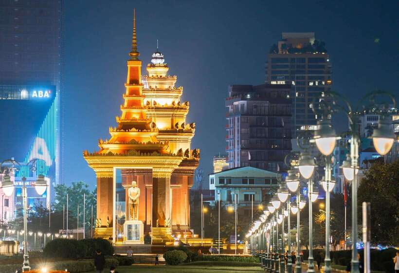Phnom Penh: 9 Exciting Spots Evening Tuk-Tuk Tour - The unnamed central-city stops