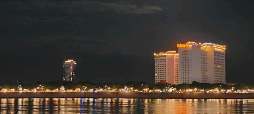 Phnom Penh: City Sights Evening or Half day Tour by Tuk Tuk - Your driver matters more than the vehicle