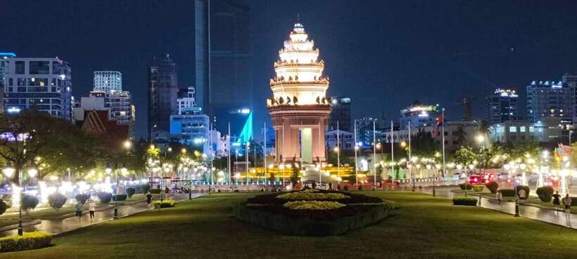Phnom Penh: City Sights Evening or Half day Tour by Tuk Tuk - NagaWorld, Diamond Island, and the riverside