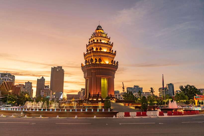 Phnom Penh City & Silk Island Full Day Tour by Tuk Tuk - Phnom Penh by tuk tuk, from palace to village