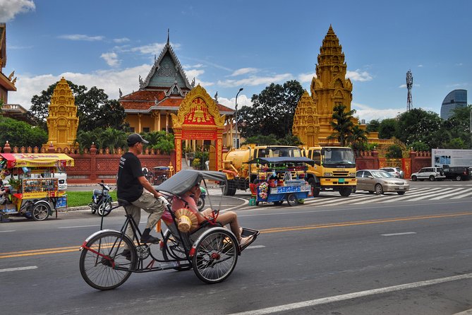 Phnom Penh city Tour by Cyclo - Why a cyclo is a smart way to meet Phnom Penh