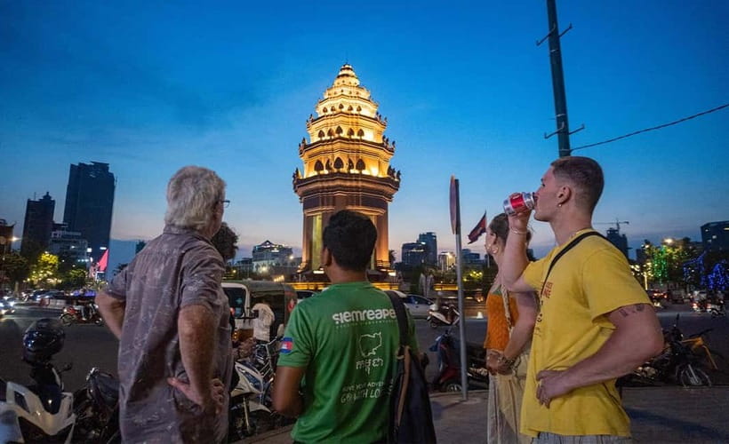 Phnom Penh: Evening City Tour by Tuk Tuk with 1 Dinner - Starting at the Phnom Penh Post Office