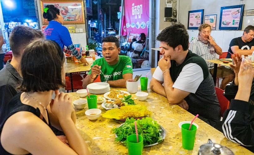Phnom Penh: Evening Food Tour with Drinks & Tuk Tuk Included - Phnom Penh Night Market, where food and shopping mix
