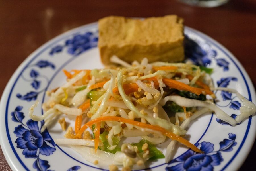 Phnom Penh: Evening Food Tour with Drinks & Tuk Tuk Included - The tuk-tuk rides are part of the tour