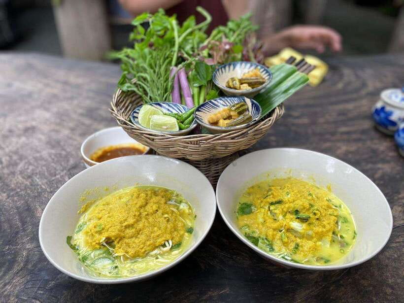 Phnom Penh: Evening Food Tour with Drinks & Tuk Tuk Included - Ending at a backstreet bar with local beer