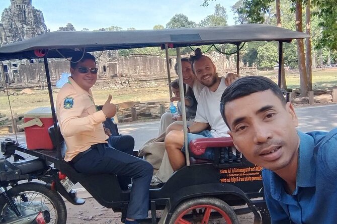 Phnom Penh Full Day Private Tour By Tuk Tuk or Taxi Car - Wat Phnom and Independence Monument