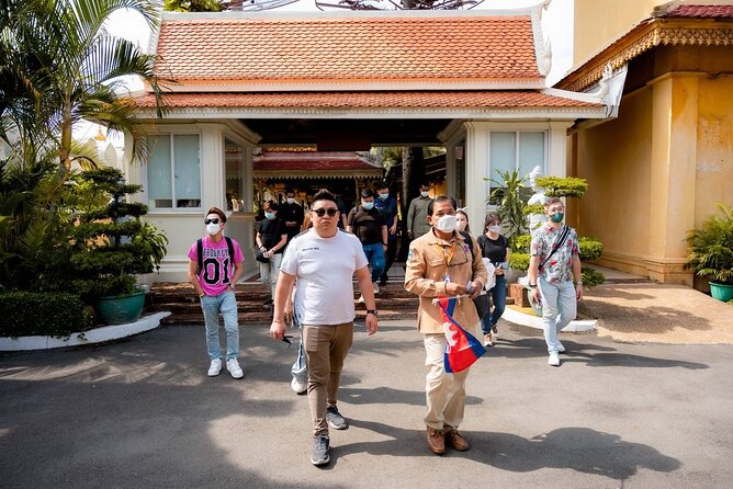 Phnom Penh Full Day Private Tour By Tuk Tuk or Taxi Car - Russian Market and local shopping
