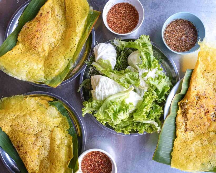 Phnom Penh: Morning Market & Guided Breakfast Tour by Tuktuk - The yellow crepes that make a meal of their own