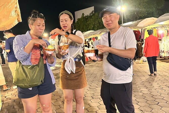 Phnom Penh Night City Highlights & Local Food tour by Tuktuk - Independence Monument and the evening streets
