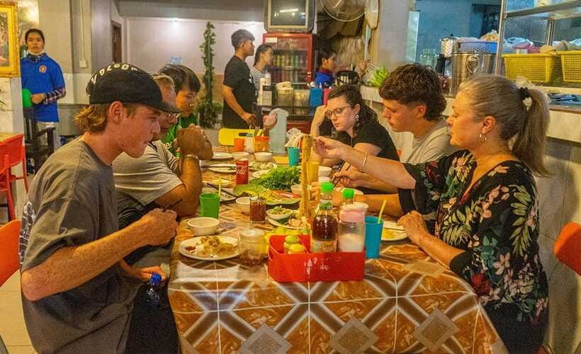 Phnom Penh: Night Foodie Tour by Tuk Tuk with Drinks - More than ten tastings, so pace yourself