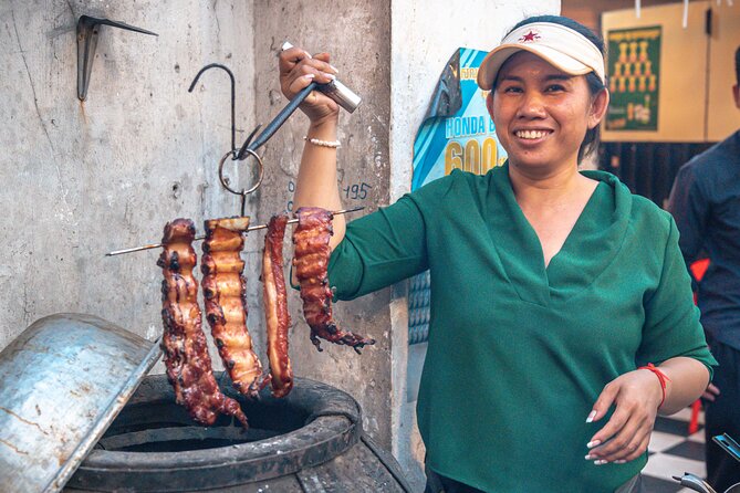 Phnom Penh’s Culinary Underground: Local Food Tour by Tuk-tuk - Stop two: Humble Khmer curry noodles at Sophath