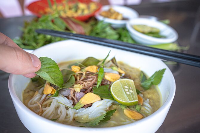 Phnom Penh’s Culinary Underground: Local Food Tour by Tuk-tuk - Stop one: Phnom Penh sets the scene