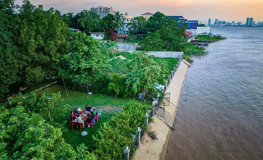 Phnom Penh: Silk Island Sunset by Tuk Tuk with food & drinks - Who will enjoy this outing most