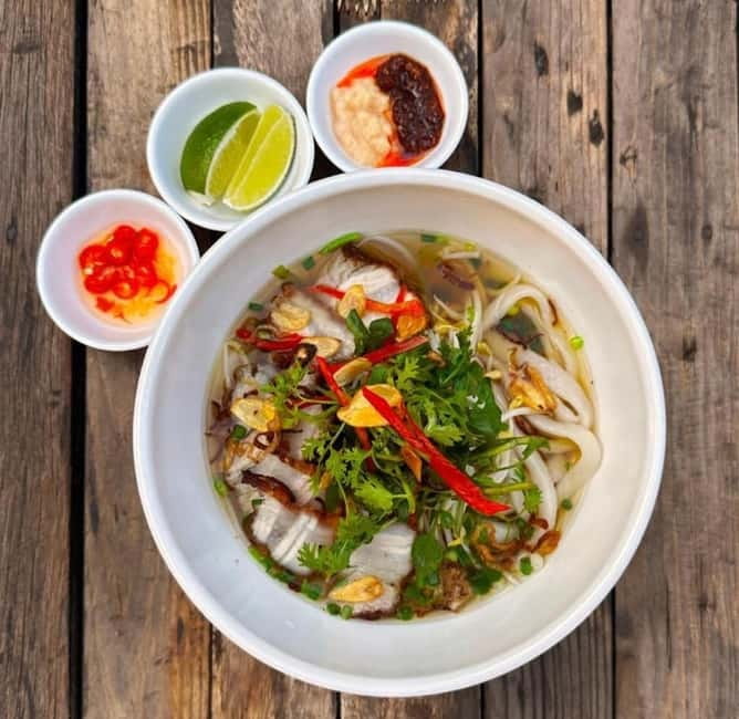 Phnom Penh: Street Art and Noodle Tour by Tuk Tuk - Key points at a glance