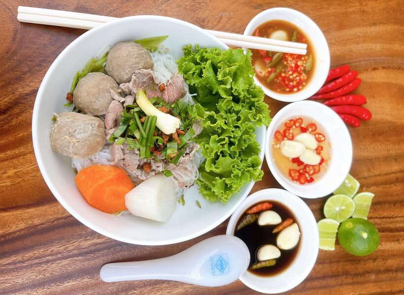 Phnom Penh: Street Art & Food Tour by Tuk-Tuk - Why this tour feels different from a standard Phnom Penh food walk