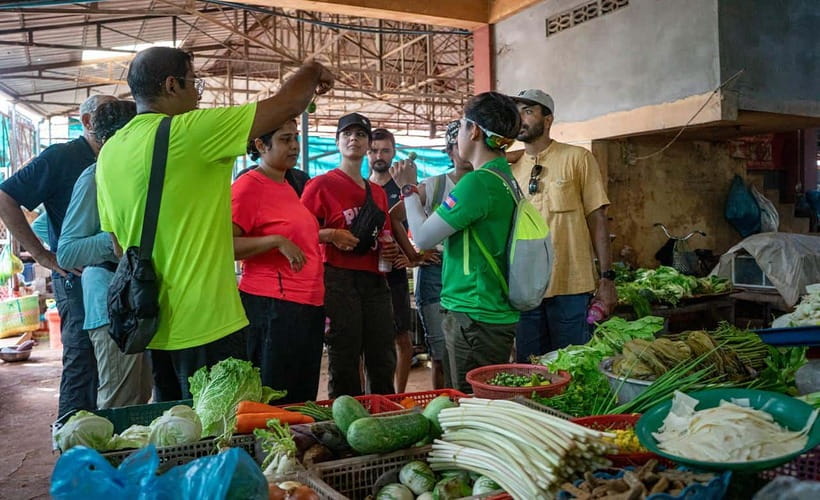 Phnom Penh: Street Art & Food Tour by Tuk-Tuk - Boeung Kak’s street art and the stories behind the walls