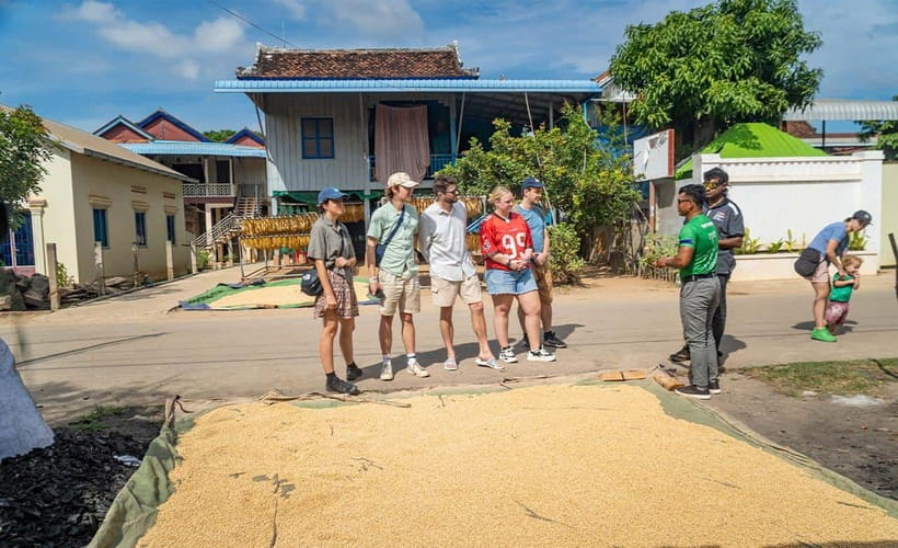 Phnom Penh to Silk Island By Tuk-Tuk with local Expert - Koh Oknha Tei Market and everyday shopping