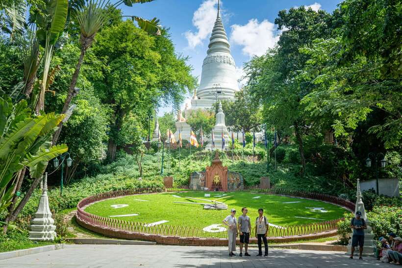 Phnom Penh: Walking Tour, Food Tour & Sunset Cruise - Inside the Royal Palace grounds