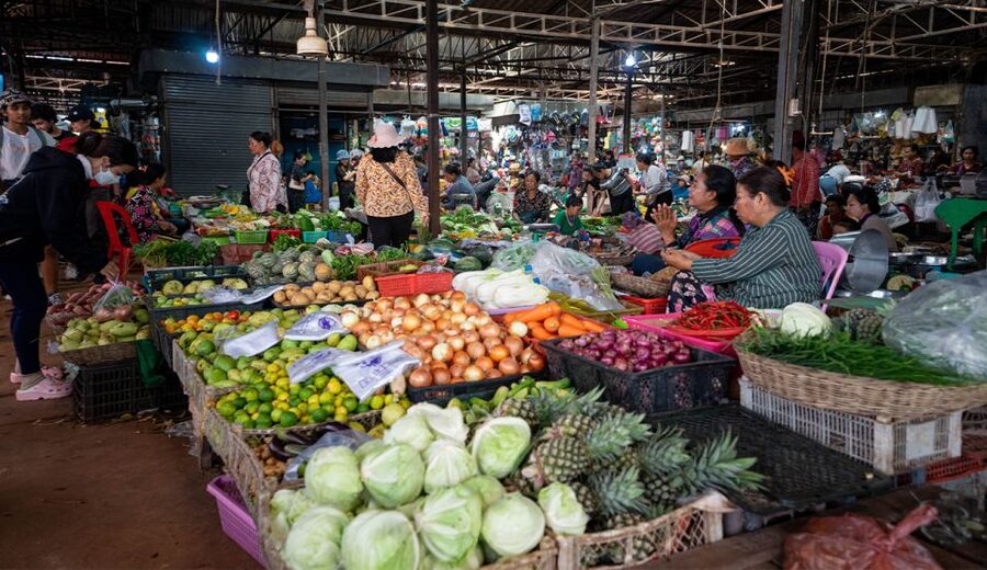 Phnom Penh: Walking Tour, Food Tour & Sunset Cruise - Psar Kandal and the old quarter