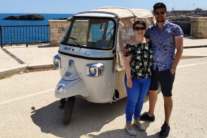 Polignano a Mare: Vintage Private Tour in TukTuk - Entering the old center through Arco Marchesale
