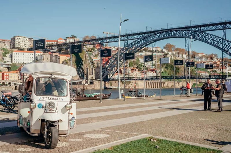 Porto: 2-Hour Shared Tuk-Tuk Tour - Avenida dos Aliados and Porto’s grand center