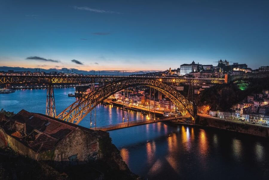 Porto: Guided Tuk Tuk Tour - From Café Batalha to Porto’s old walls