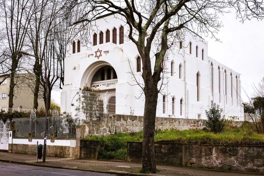Porto: Jewish Heritage Private Tour by Tuk Tuk - Comércio Street and its concealed synagogue