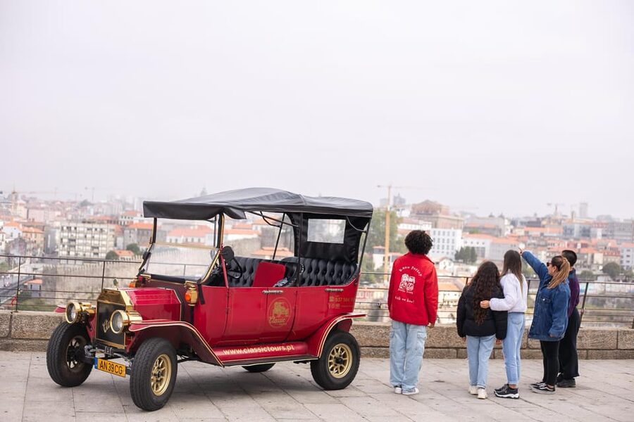 Porto Legends Full Day: Walk & TukTuk Fun Tour - The Port Tasting and Lunch Break
