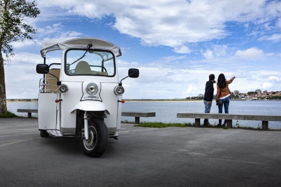 Porto: Private Sightseeing Tour by Electric Tuk Tuk - Fontaínhas and the first views of the Douro