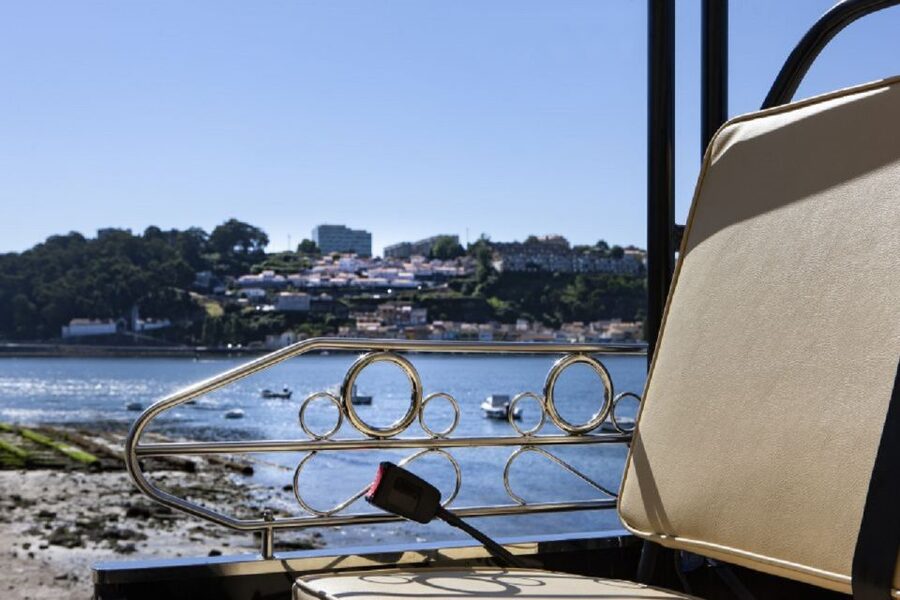 Porto: Private Sightseeing Tour by Electric Tuk Tuk - Sé and the oldest part of Porto