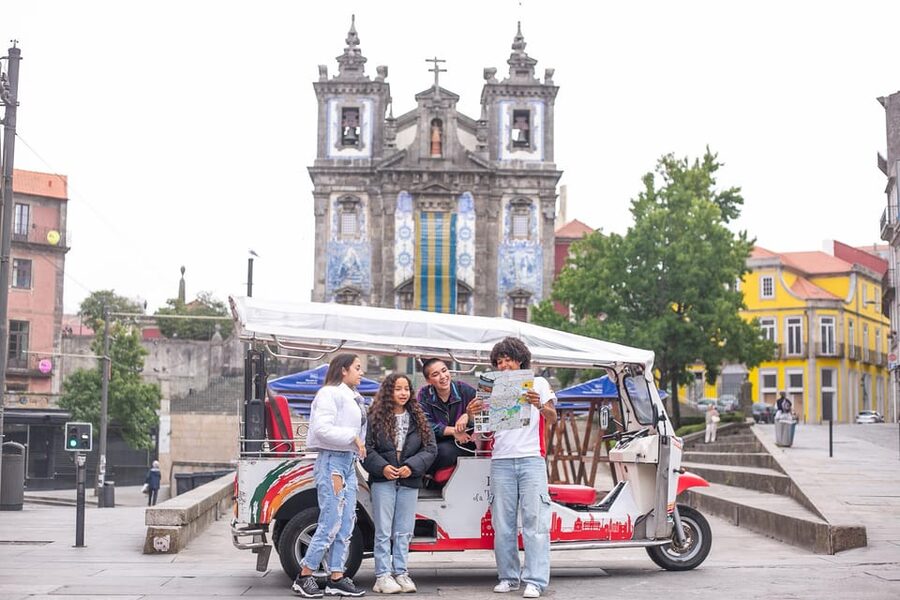 Porto Tour: One tour, a thousand stories by tuk tuk - 3 hours - The second break and flexible stops