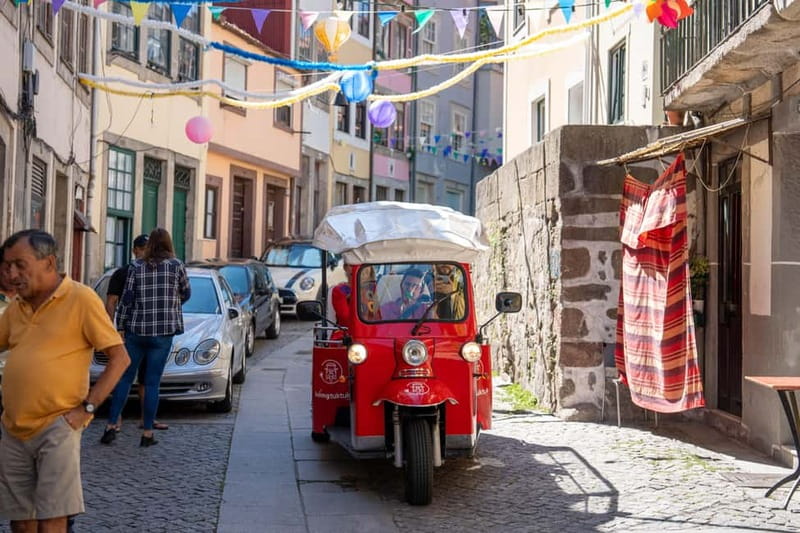 Porto Tuk-Tuk City Tour - Starting beside São Bento station