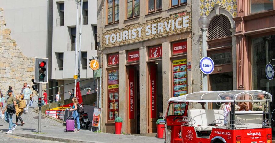 Porto: Tuk-Tuk Tour, Douro River Cruise, and Wine Tasting - Trading city streets for the Douro River