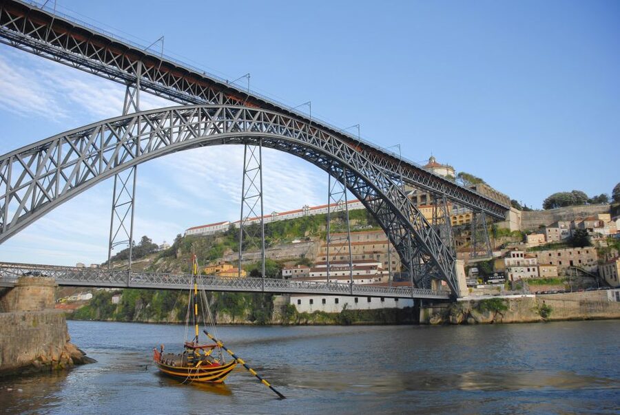 Porto: Tuk-Tuk Tour, Douro River Cruise, and Wine Tasting - The optional walking tour from the next day
