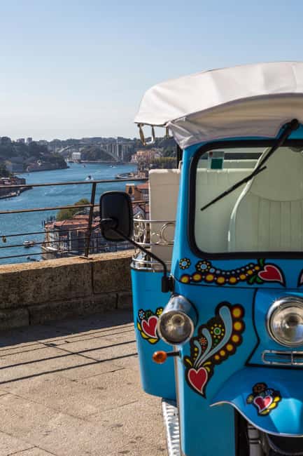 Porto: Tuk Tuk Tour with Olive Oil Tasting - Why a tuk tuk works well in Porto’s historic center