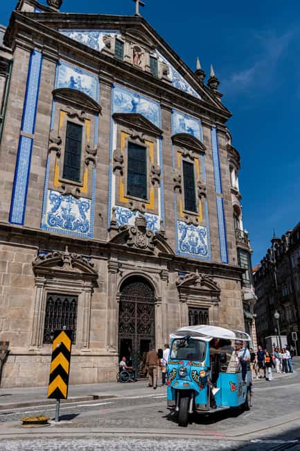 Porto: Tuk Tuk Tour with Olive Oil Tasting - Porto Cathedral and the city’s upper slopes