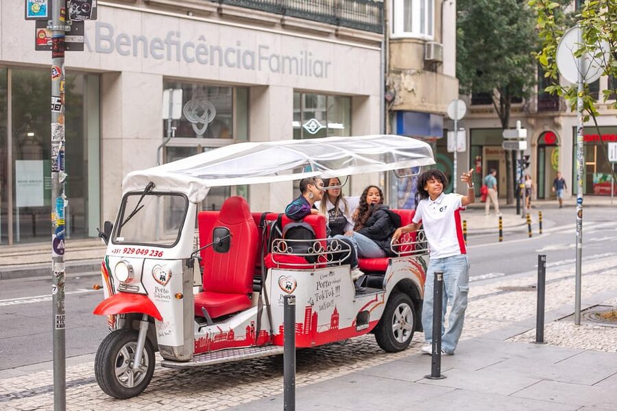 Porto: Tuk tuk Tours with Port Wine Tasting - Foz and Matosinhos by the Atlantic